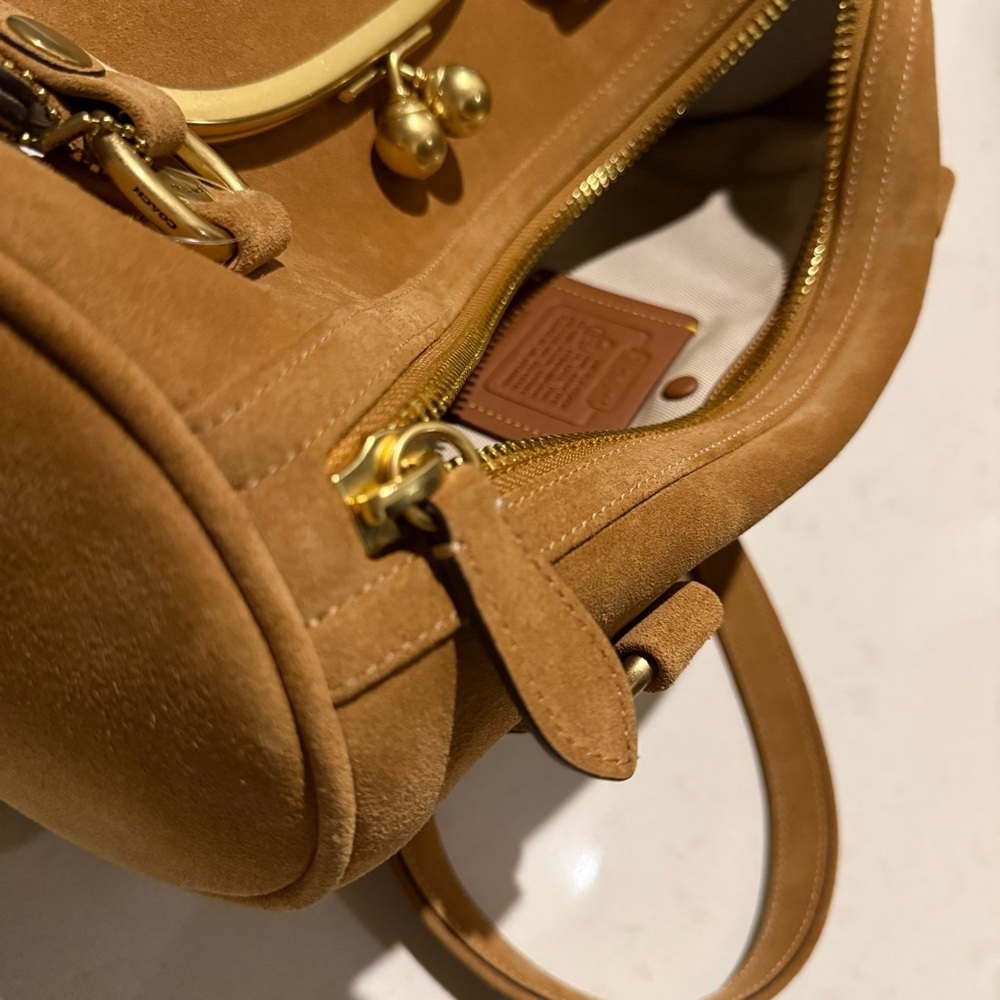 Coach Kisslock Barrel Bag Runway 2025 in Tan Suede - Picture 12 of 14